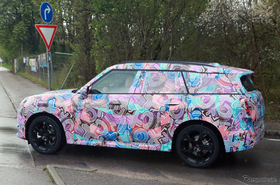 MINI クロスオーバーEV 次期型プロトタイプ（スクープ写真）《APOLLO NEWS SERVICE》