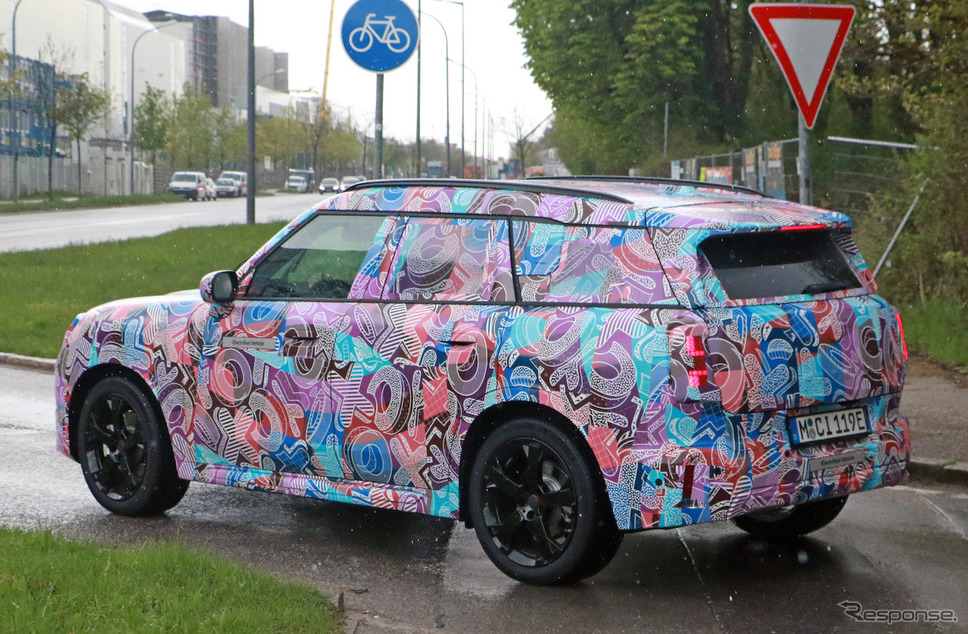 MINI クロスオーバーEV 次期型プロトタイプ（スクープ写真）《APOLLO NEWS SERVICE》