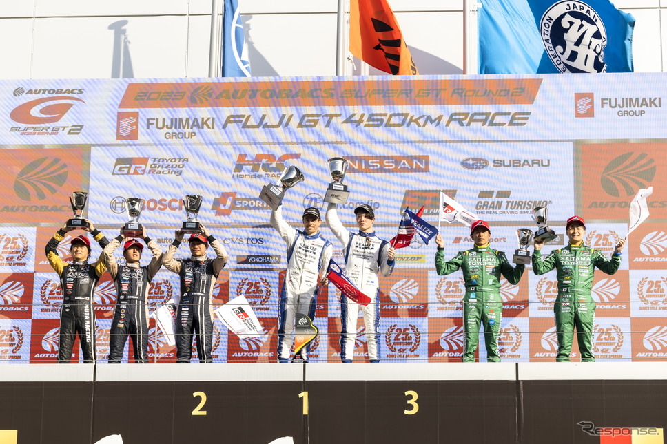 GT300クラス表彰式《撮影 益田和久》