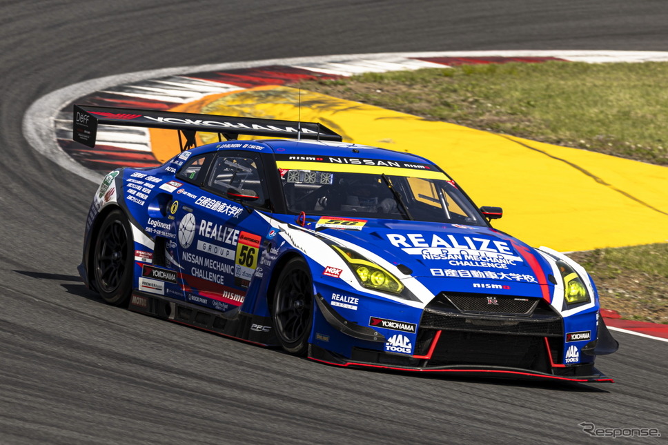 GT300クラス優勝の#56 リアライズ日産メカニックチャレンジGT-R(JP・デ・オリベイラ/名取鉄平)《撮影 益田和久》