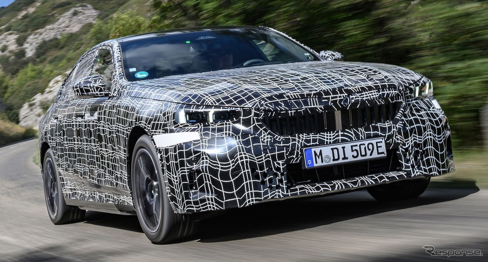次期BMW 5シリーズ・セダン のEV版『i5』のプロトタイプ《photo by BMW》