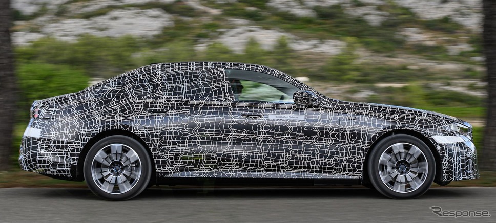 次期BMW 5シリーズ・セダン のEV版『i5』のプロトタイプ《photo by BMW》