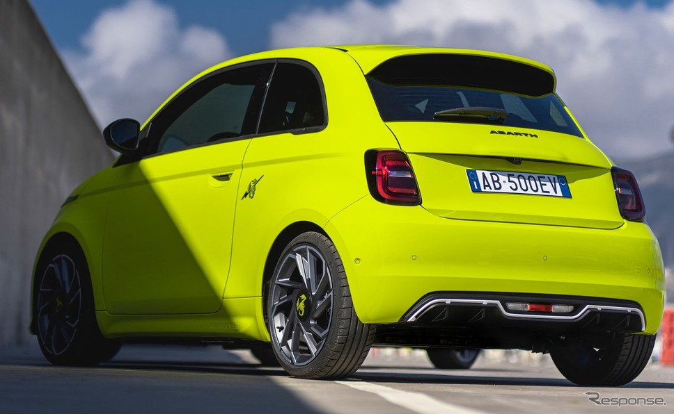 アバルト 500e の「ツーリズモ」《photo by Abarth》