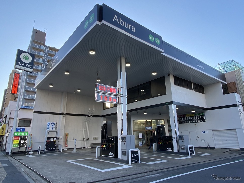 東京都内のサービスステーション(ガソリンスタンド)で次世代バイオ燃料を一般向けに販売(3月、セルフかつしか6号店)《写真提供 ユーグレナ》