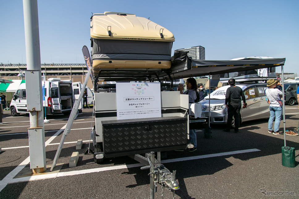 災害時にも活躍する大容量の積載量のコンテナ&ルーフテントがセットになった小型トレーラー「かるキャンフォローミー」……神奈川キャンピングカーフェア