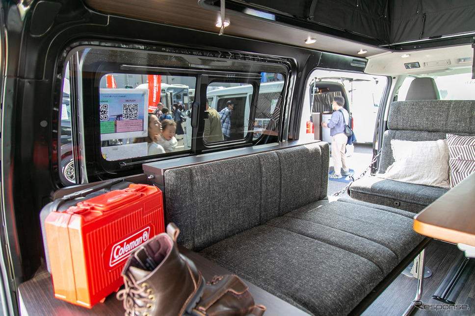 リーズナブルな「ハイエース」バンコン「Rugged VAN（ラギッドバン）」に若者たちが注目……神奈川キャンピングカーフェア