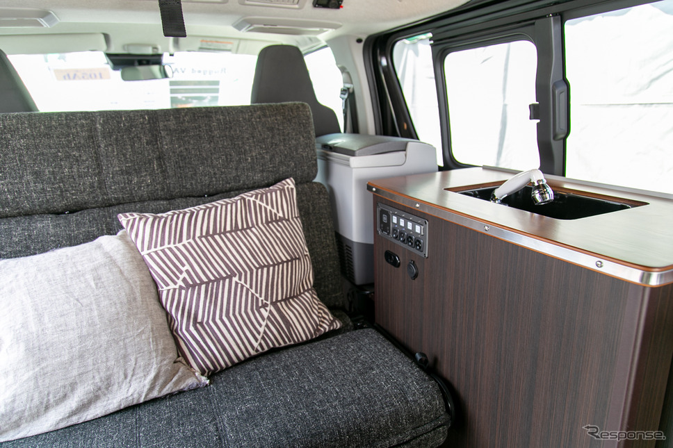 リーズナブルな「ハイエース」バンコン「Rugged VAN（ラギッドバン）」に若者たちが注目……神奈川キャンピングカーフェア
