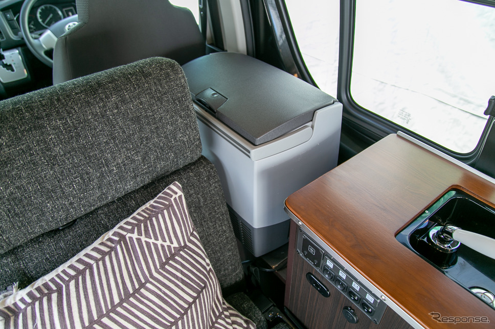 リーズナブルな「ハイエース」バンコン「Rugged VAN（ラギッドバン）」に若者たちが注目……神奈川キャンピングカーフェア