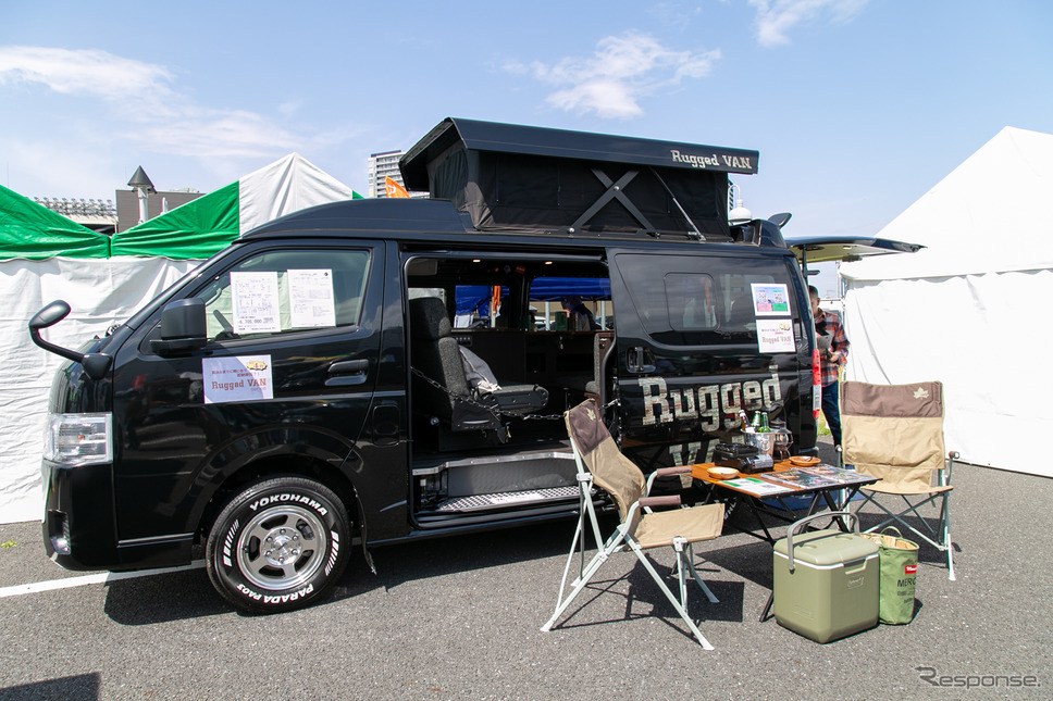 リーズナブルな「ハイエース」バンコン「Rugged VAN（ラギッドバン）」に若者たちが注目……神奈川キャンピングカーフェア