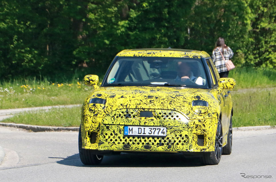 MINI クーパー5ドア 次期型プロトタイプ(スクープ写真)《APOLLO NEWS SERVICE》