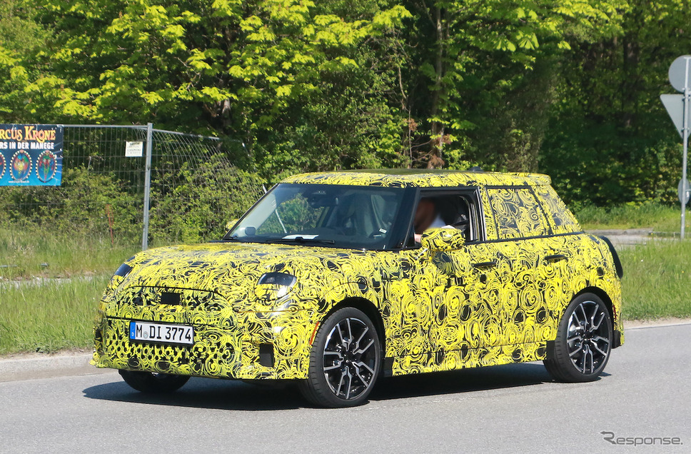 MINI クーパー5ドア 次期型プロトタイプ(スクープ写真)《APOLLO NEWS SERVICE》