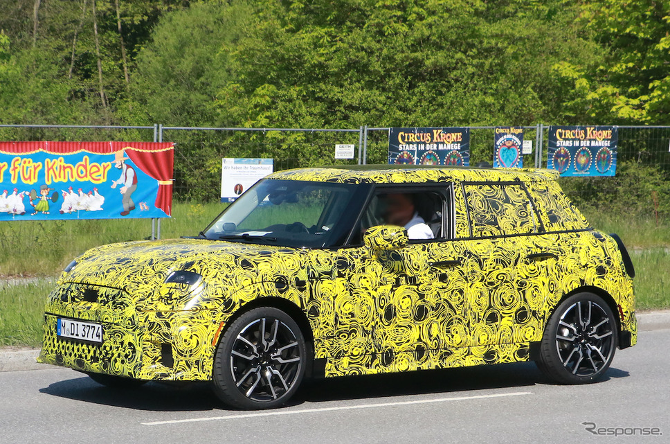 MINI クーパー5ドア 次期型プロトタイプ(スクープ写真)《APOLLO NEWS SERVICE》