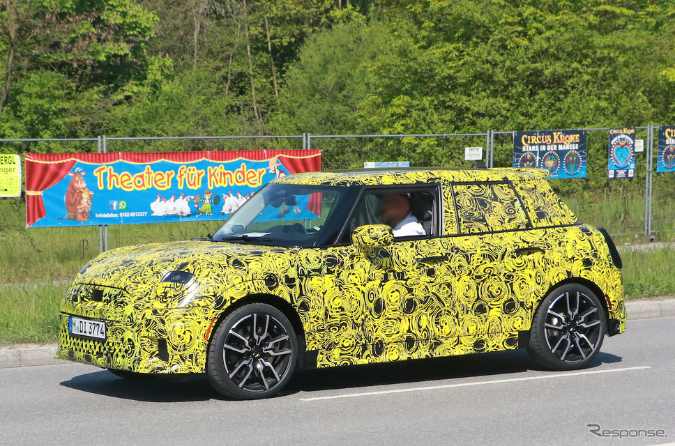 MINI クーパー5ドア 次期型プロトタイプ(スクープ写真)《APOLLO NEWS SERVICE》