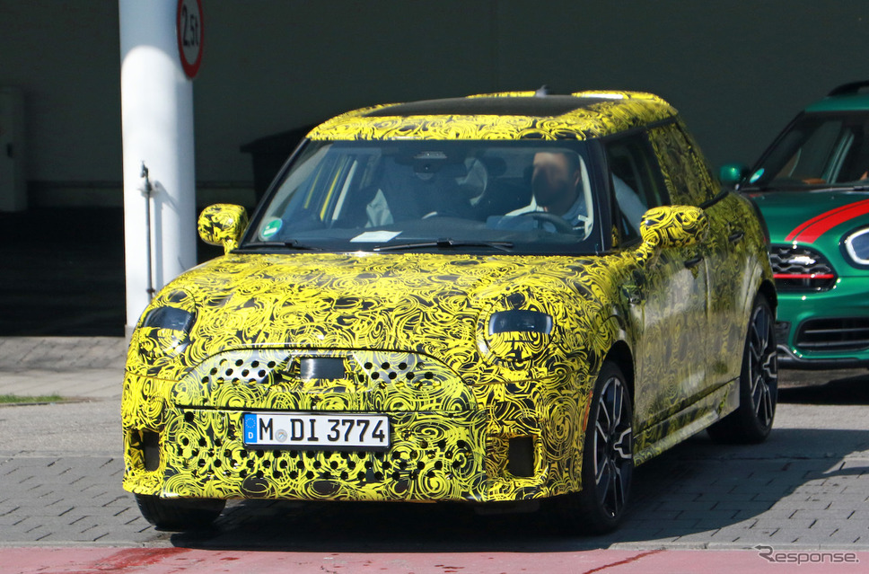 MINI クーパー5ドア 次期型プロトタイプ(スクープ写真)《APOLLO NEWS SERVICE》