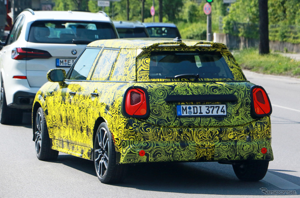 MINI クーパー5ドア 次期型プロトタイプ(スクープ写真)《APOLLO NEWS SERVICE》