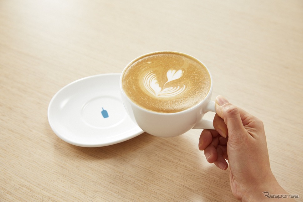 ハニーシーソルトラテ《写真提供 ブルーボトルコーヒージャパン》