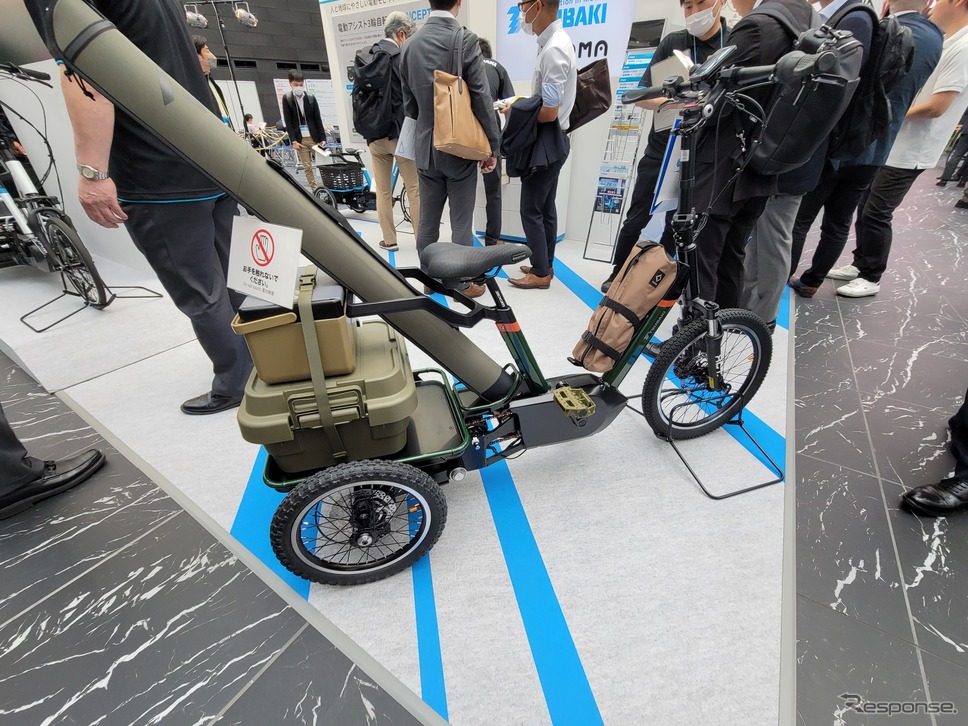 斜め上から見ると、サドルポストに付けられた枠がよくわかる。長尺モノを自転車で運べたら便利だ。《写真撮影 根岸智幸》