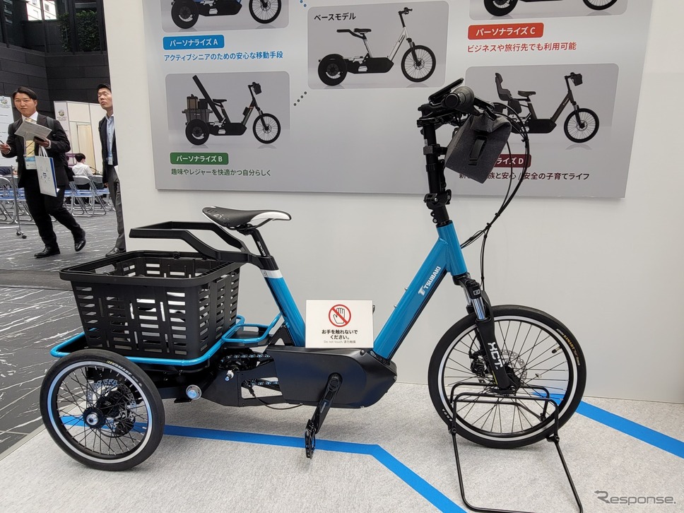 「e-Cargo」のシンプルな塗装バージョン。ブルーが基調だが、サドルポスト部の白線がアクセントになっている。《写真撮影 根岸智幸》