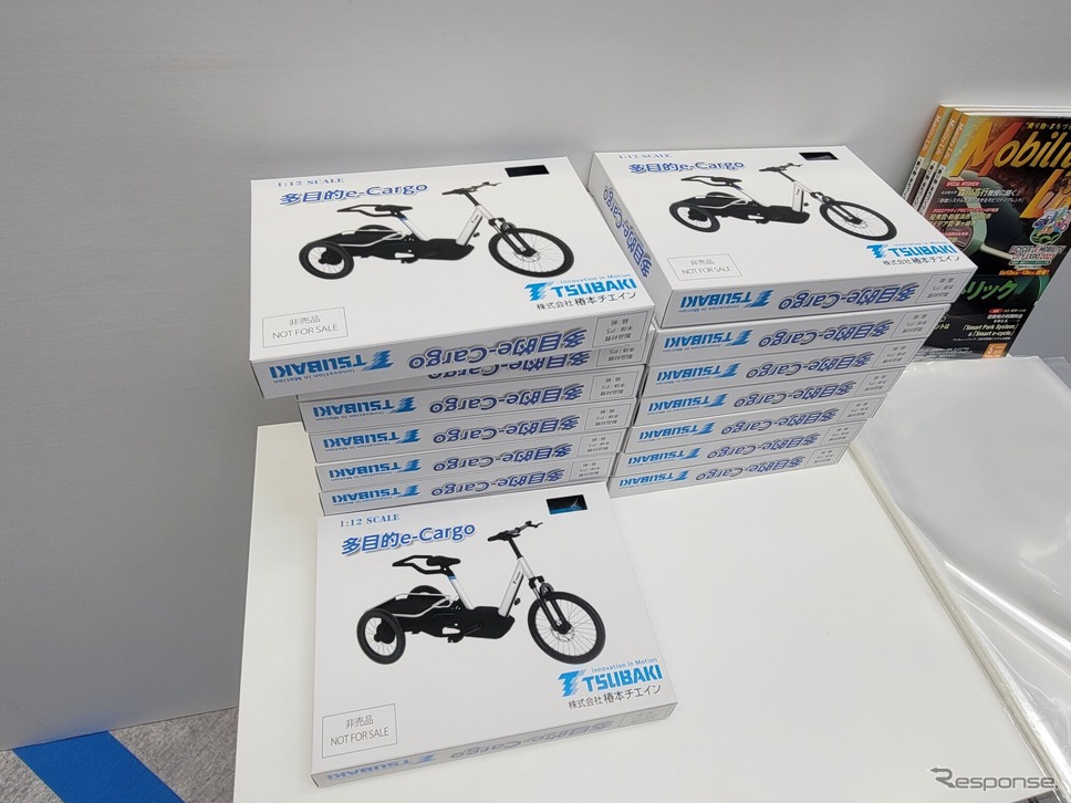 来場者向け記念品の「e-Cargo」のプラモデル(非売品)。《写真撮影 根岸智幸》