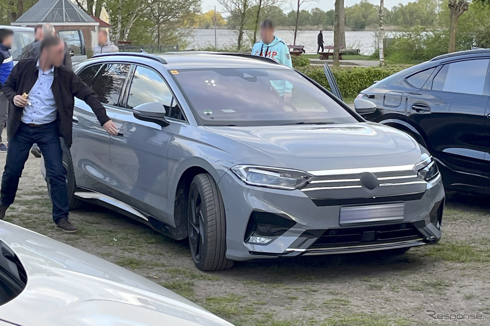 VW ID.7 派生ワゴンのプロトタイプ(スクープ写真)《APOLLO NEWS SERVICE》