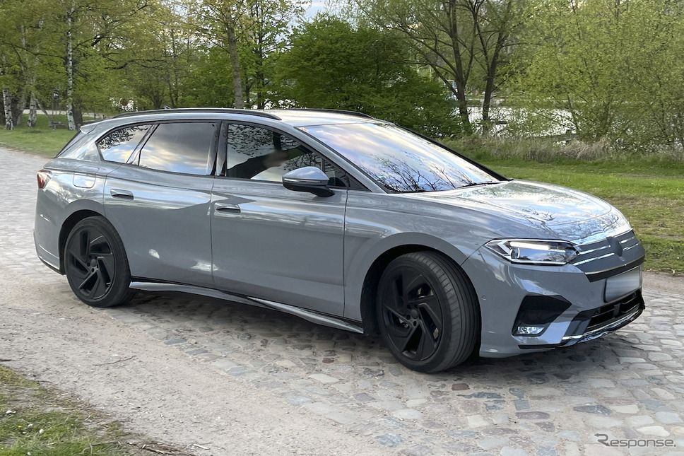 VW ID.7 派生ワゴンのプロトタイプ(スクープ写真)《APOLLO NEWS SERVICE》