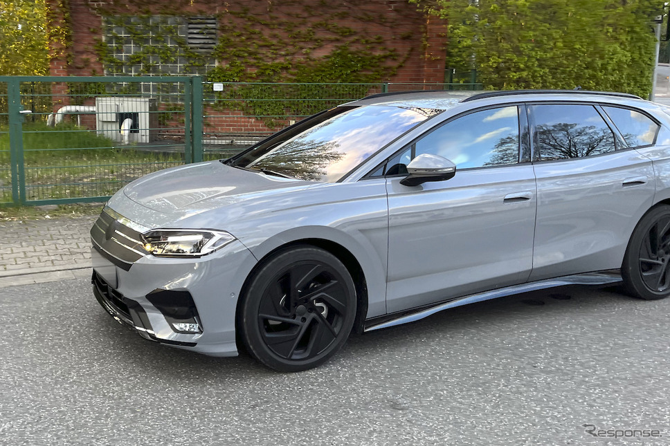 VW ID.7 派生ワゴンのプロトタイプ(スクープ写真)《APOLLO NEWS SERVICE》