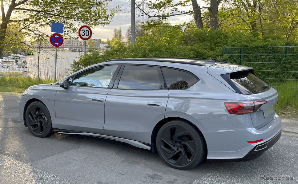 VW ID.7 派生ワゴンのプロトタイプ(スクープ写真)《APOLLO NEWS SERVICE》
