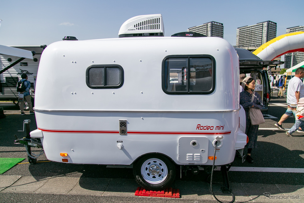 初めての車中泊に最適な「ちょうどいいサイズ」のバンコン&トレーラーをカーショップスリーセブンが出展…神奈川キャンピングカーフェア