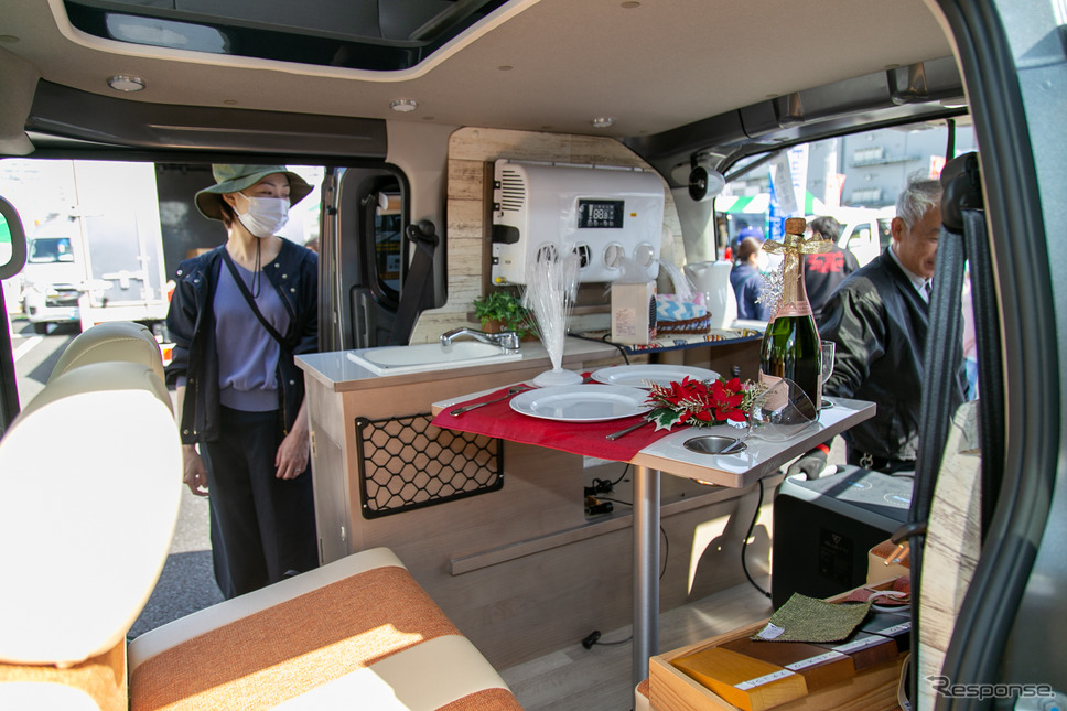 初めての車中泊に最適な「ちょうどいいサイズ」のバンコン&トレーラーをカーショップスリーセブンが出展…神奈川キャンピングカーフェア