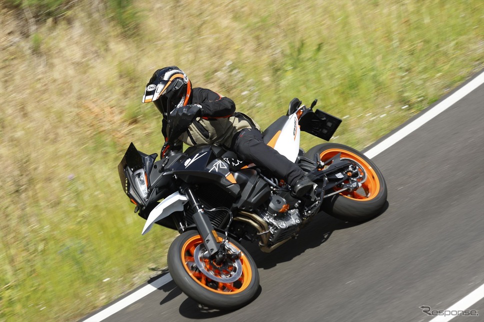KTM 890SMT《写真提供 KTM》