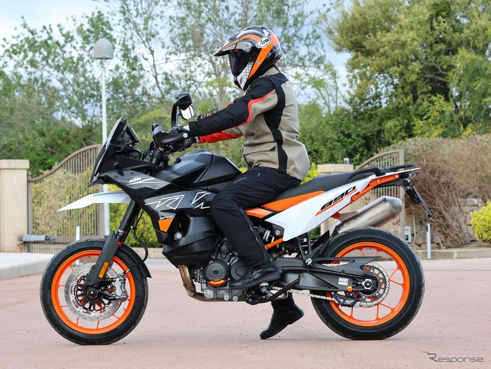 KTM 890SMT《写真提供 KTM》