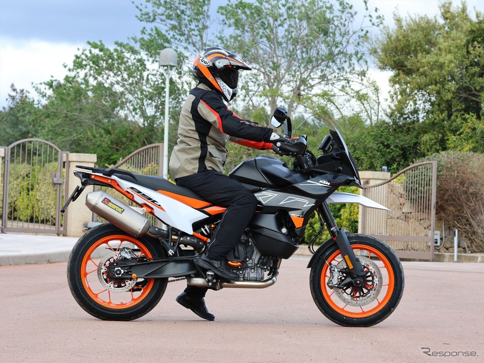 KTM 890SMT《写真提供 KTM》