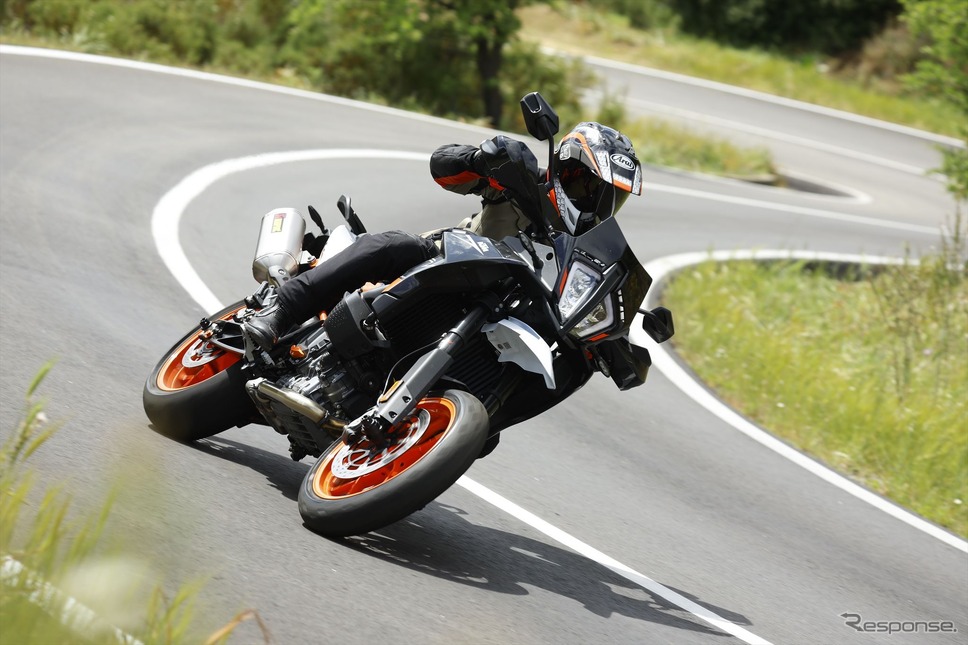 KTM 890SMT《写真提供 KTM》