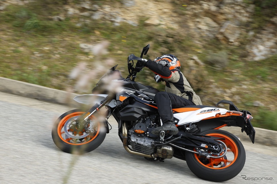 KTM 890SMT《写真提供 KTM》