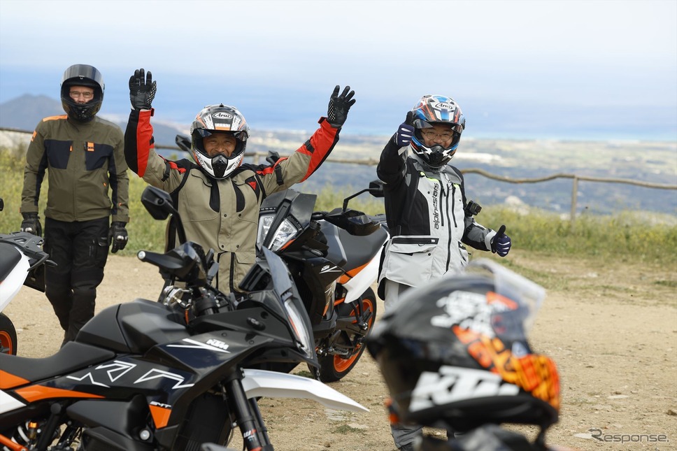 KTM 890SMT《写真提供 KTM》