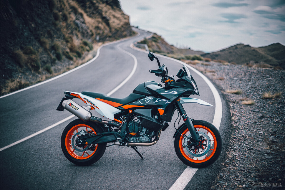 KTM 890SMT《写真提供 KTM》