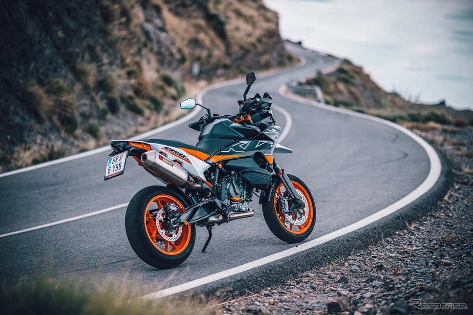 KTM 890SMT《写真提供 KTM》