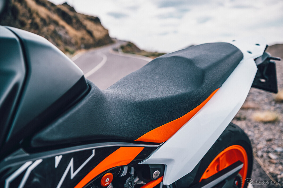 KTM 890SMT《写真提供 KTM》
