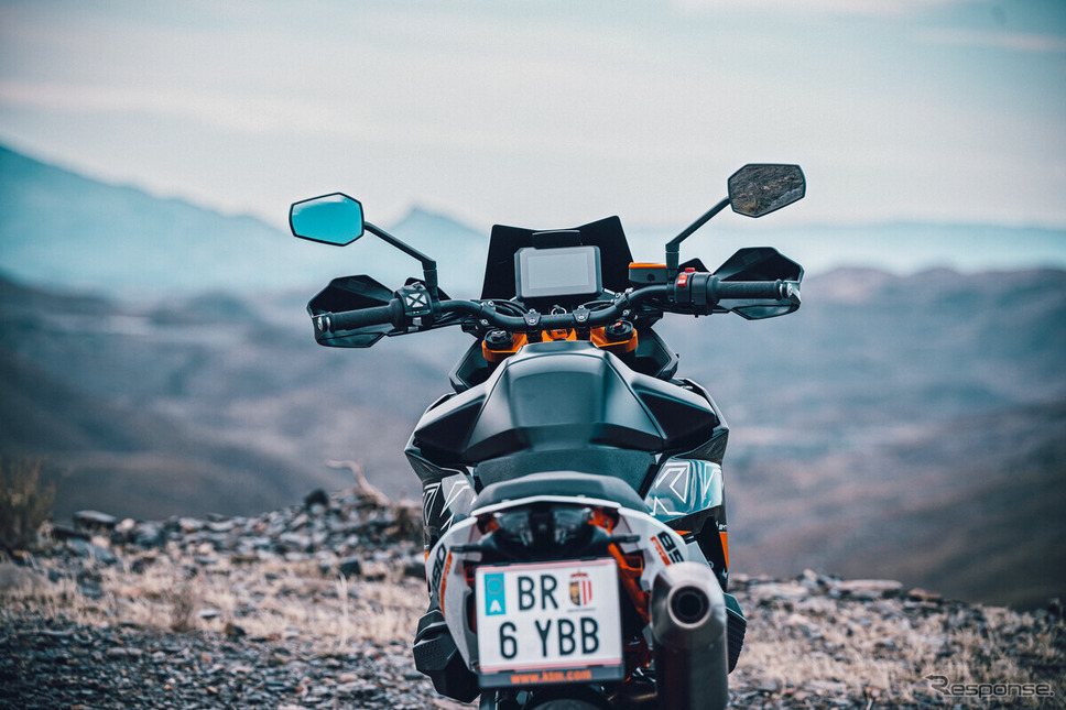 KTM 890SMT《写真提供 KTM》