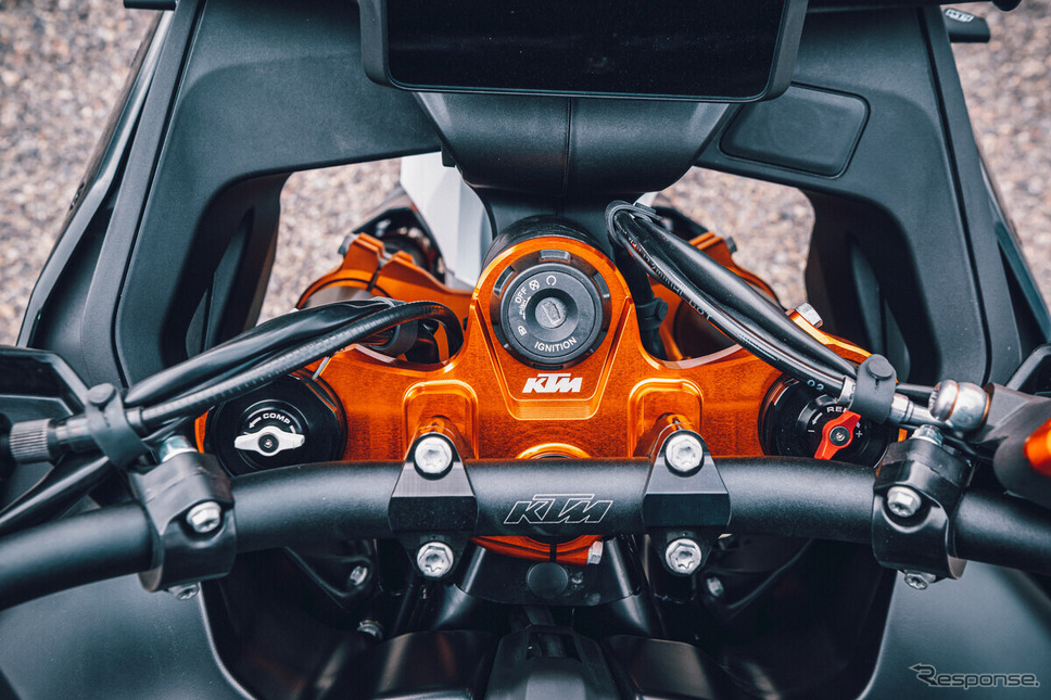 KTM 890SMT《写真提供 KTM》