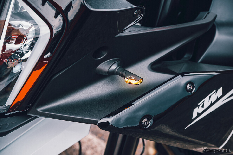 KTM 890SMT《写真提供 KTM》