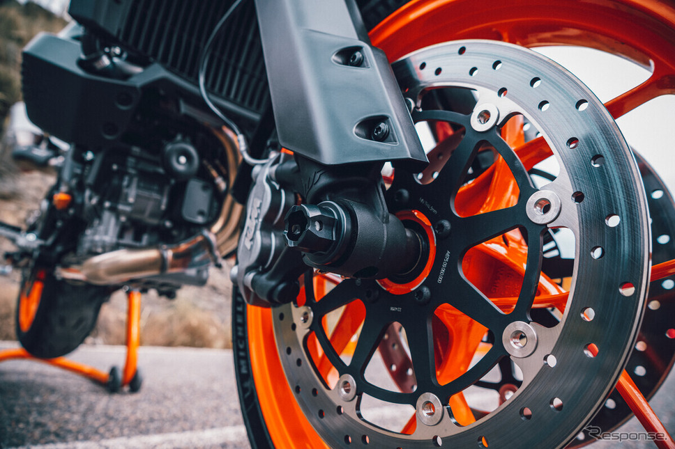 KTM 890SMT《写真提供 KTM》