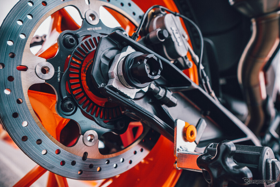 KTM 890SMT《写真提供 KTM》