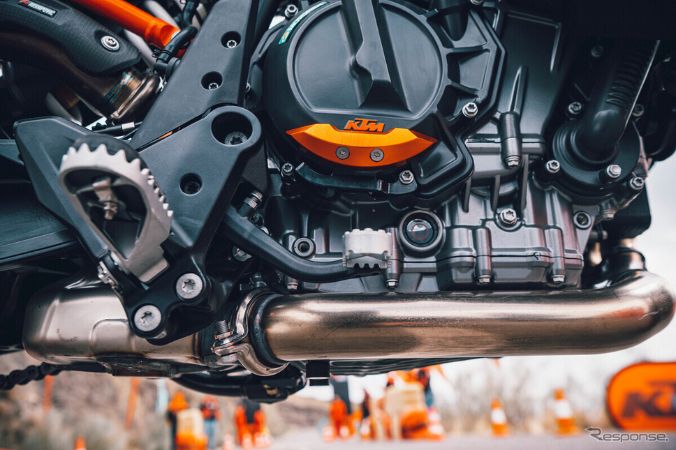 KTM 890SMT《写真提供 KTM》