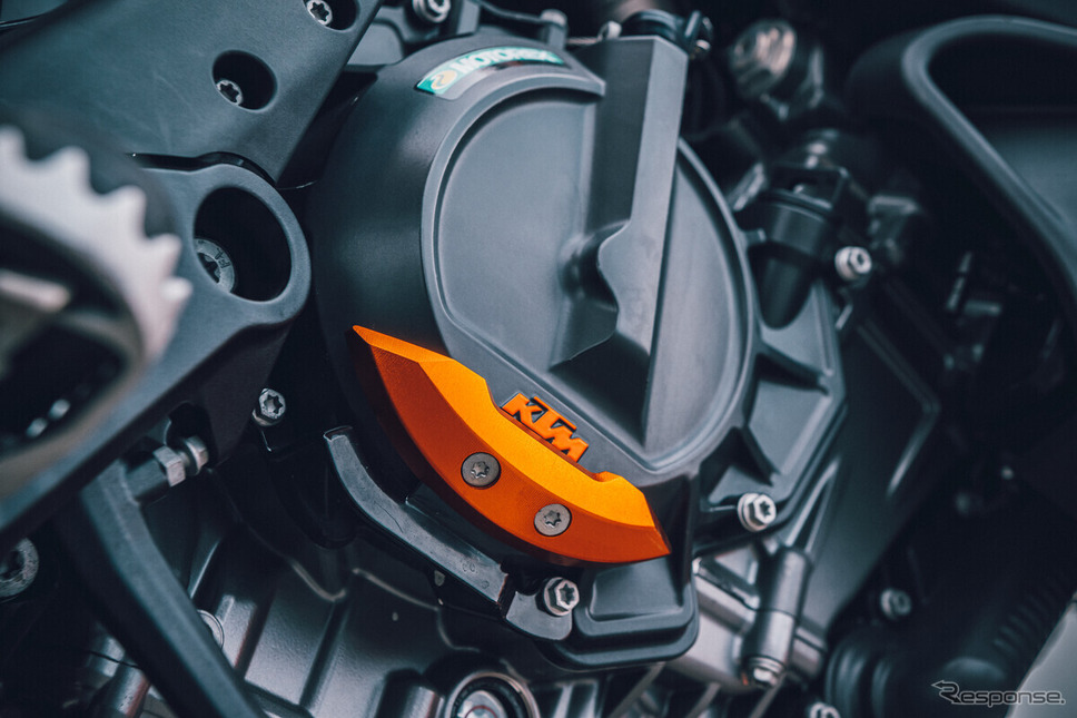 KTM 890SMT《写真提供 KTM》