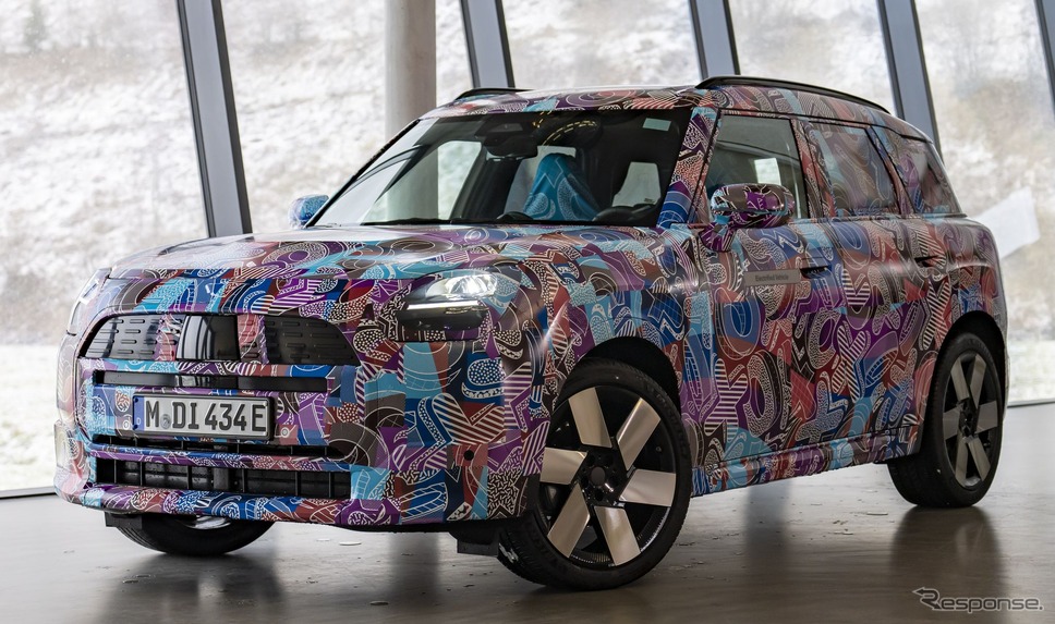 MINI クロスオーバー 次期型のEVプロトタイプ《photo by MINI》