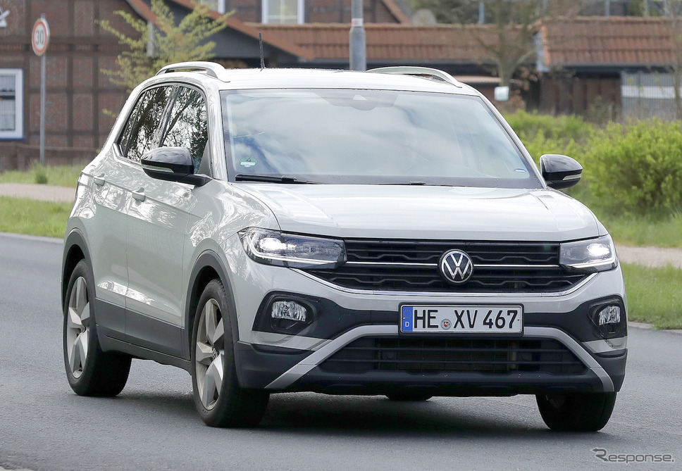 VW T-Cross 改良新型プロトタイプ(スクープ写真)《APOLLO NEWS SERVICE》