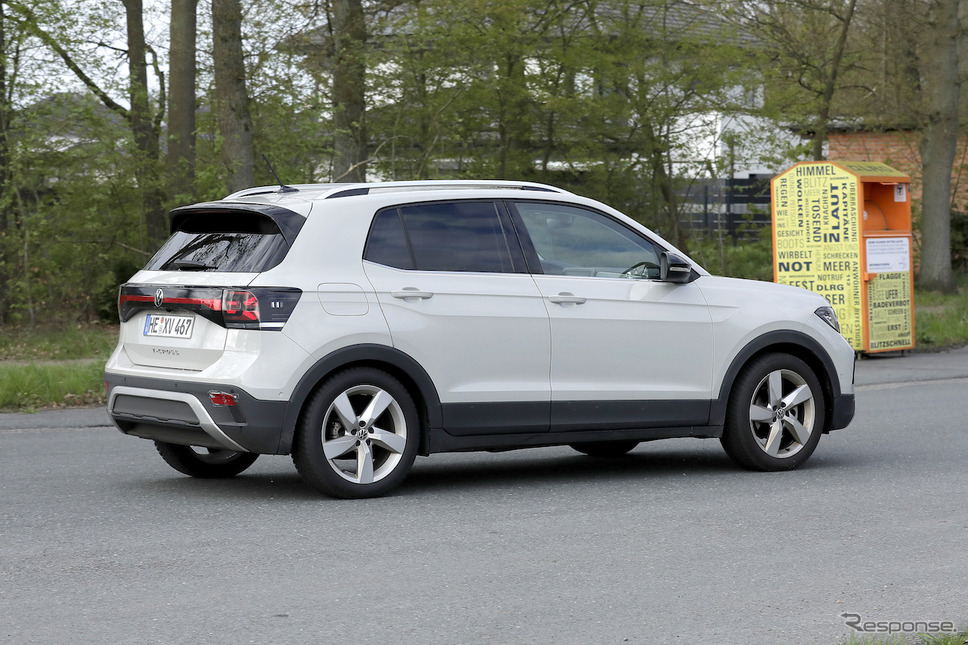 VW T-Cross 改良新型プロトタイプ(スクープ写真)《APOLLO NEWS SERVICE》
