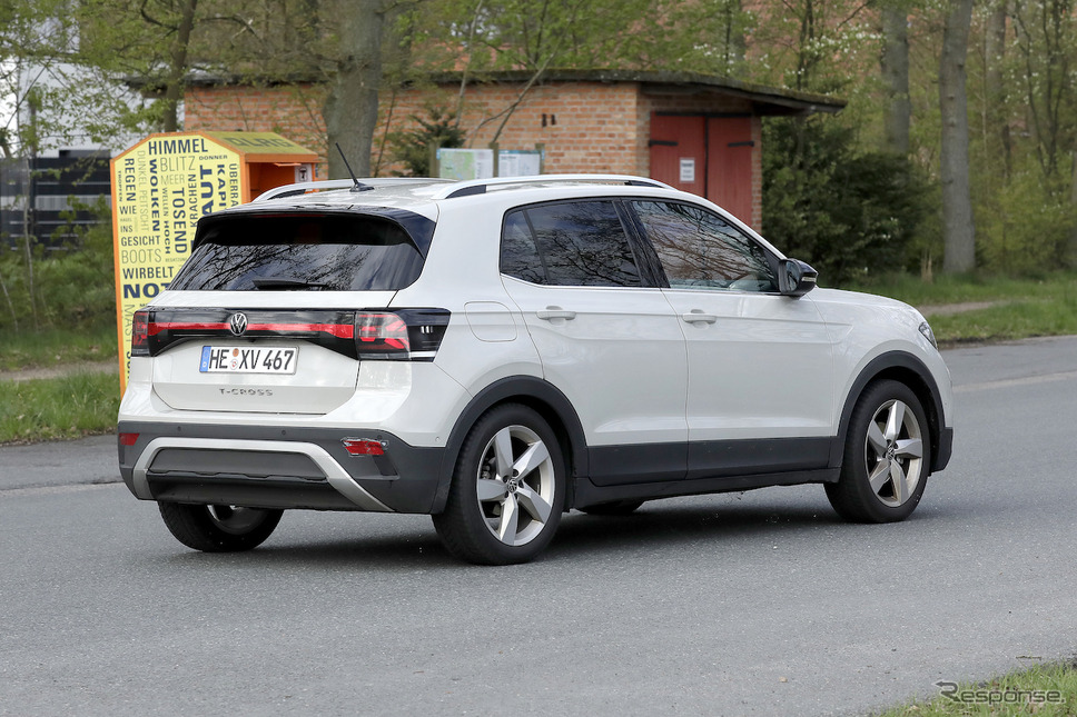 VW T-Cross 改良新型プロトタイプ(スクープ写真)《APOLLO NEWS SERVICE》