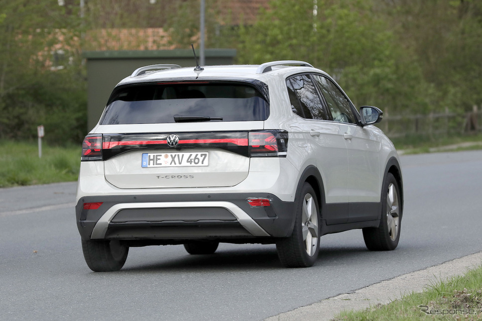 VW T-Cross 改良新型プロトタイプ(スクープ写真)《APOLLO NEWS SERVICE》